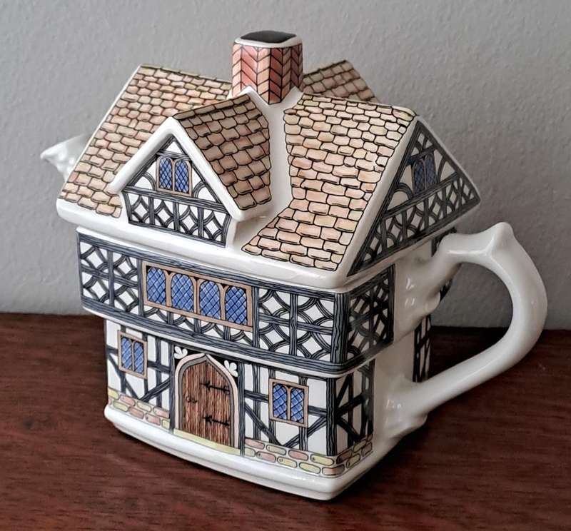 Sadler Teapot - Tudor House