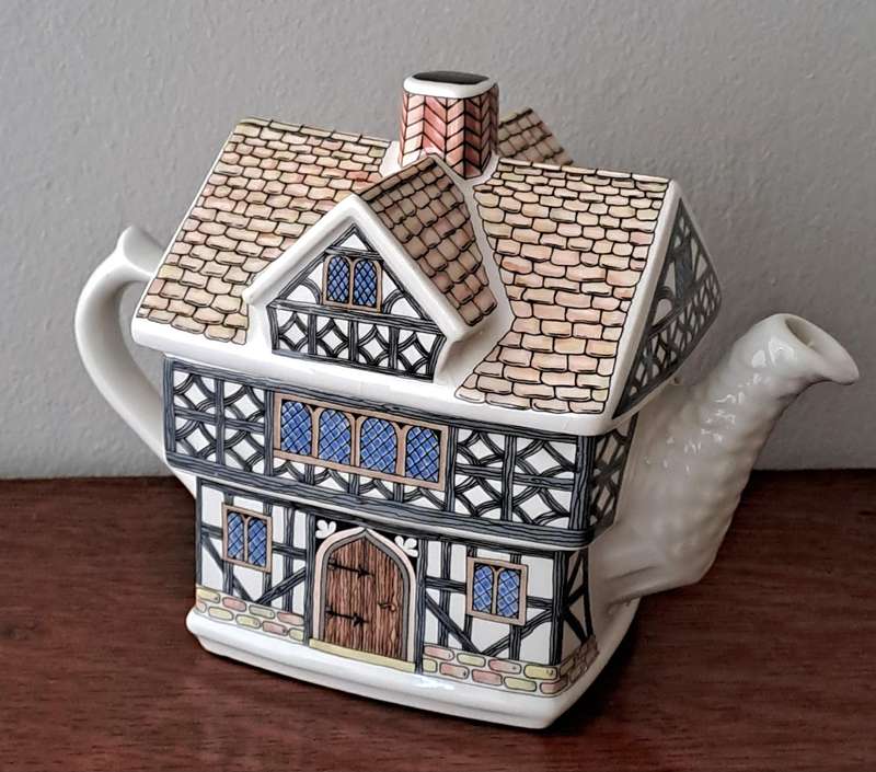 Sadler Teapot - Tudor House