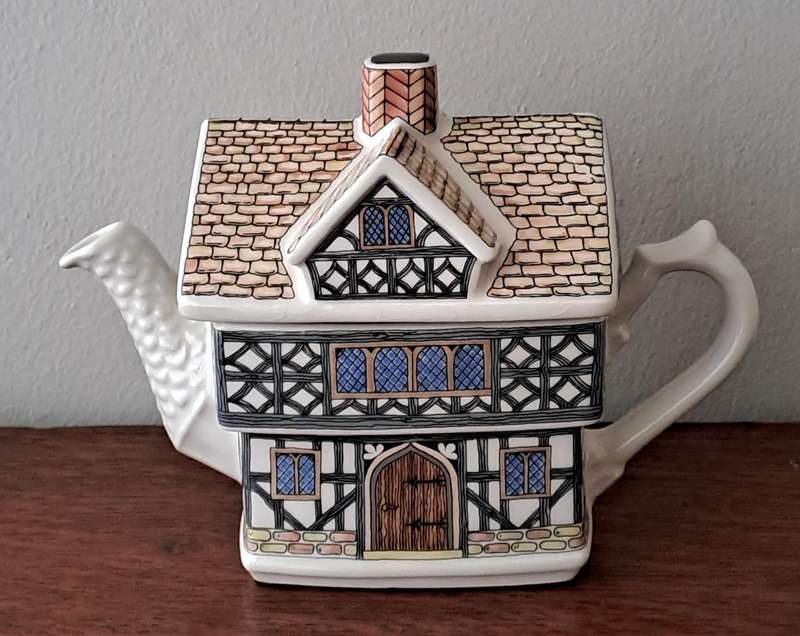 Sadler Teapot - Tudor House