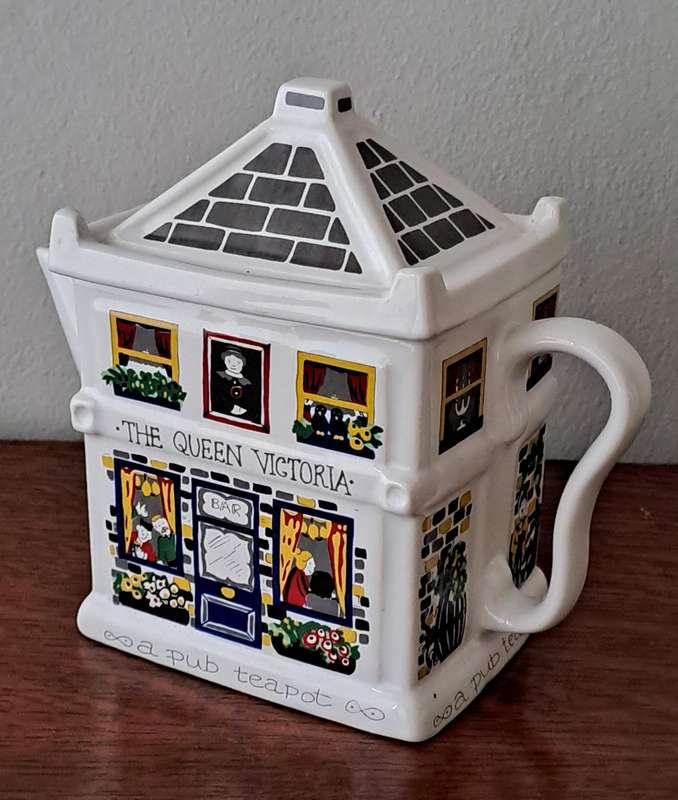 Wade English Life Teapots - The Queen Victoria