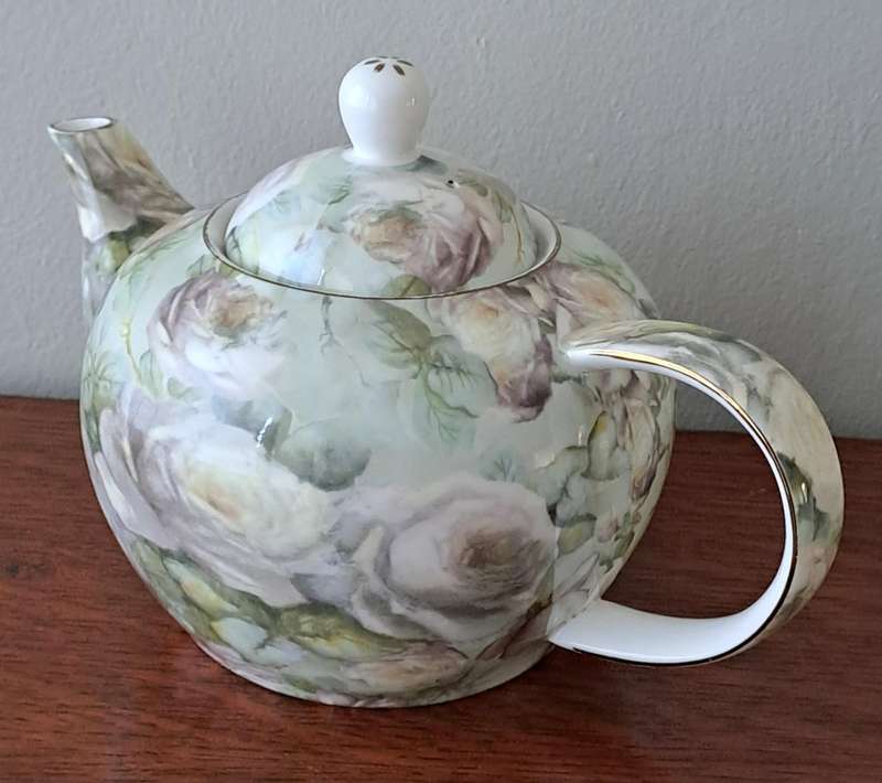 Maxwell Williams Teapot 'Misty Rose'