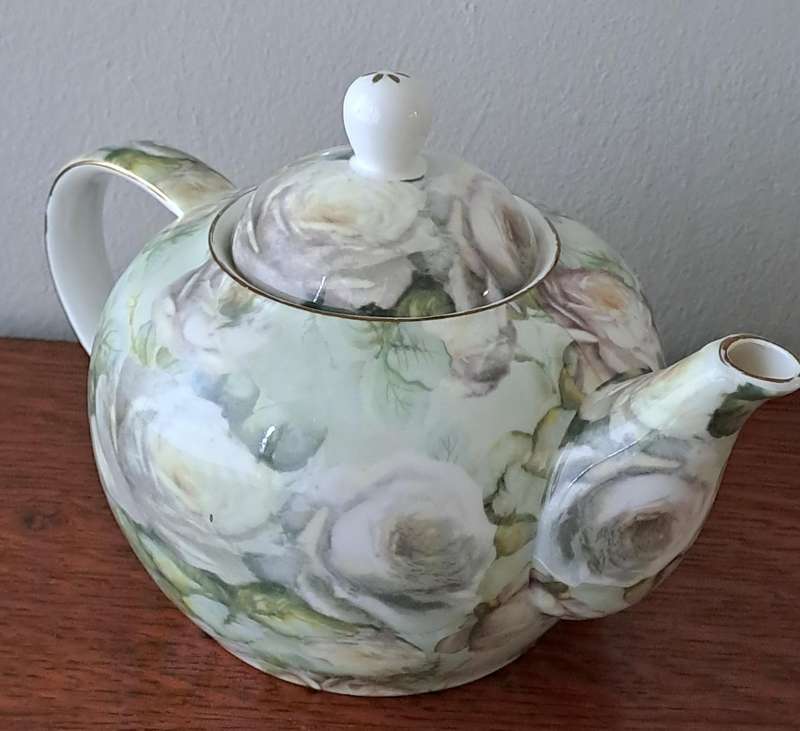 Maxwell Williams Teapot 'Misty Rose'