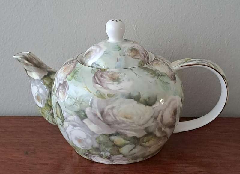 Maxwell Williams Teapot 'Misty Rose'