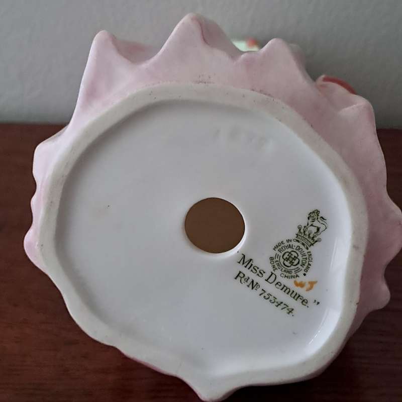 Royal Doulton 'Miss Demure' HN1402