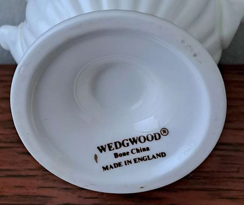 Wedgwood Kutani Crane Urn Shape Vase