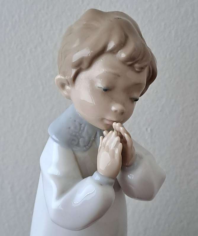 NAO by Lladro Boy Praying