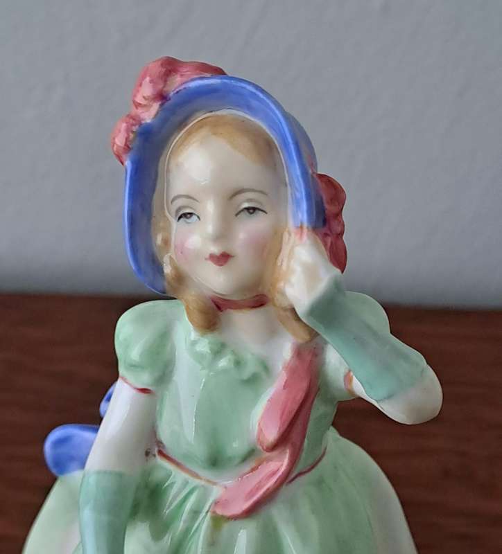 Royal Doulton 'Babie' HN1679