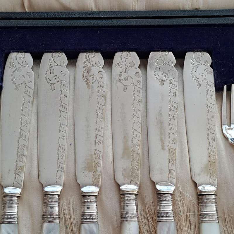 EPNS Mother of Pearl Handle Fish Set in Box