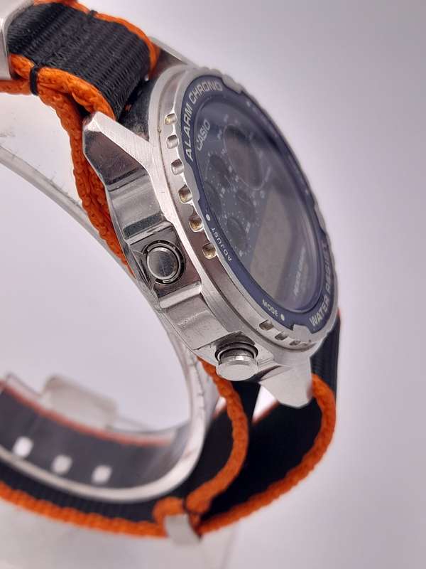 Casio DW7200 WORKING 41mm ex crown 44mm lug to lug