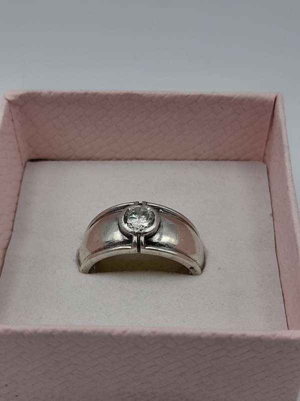 Sterling silver ladies ring Size: O.5
