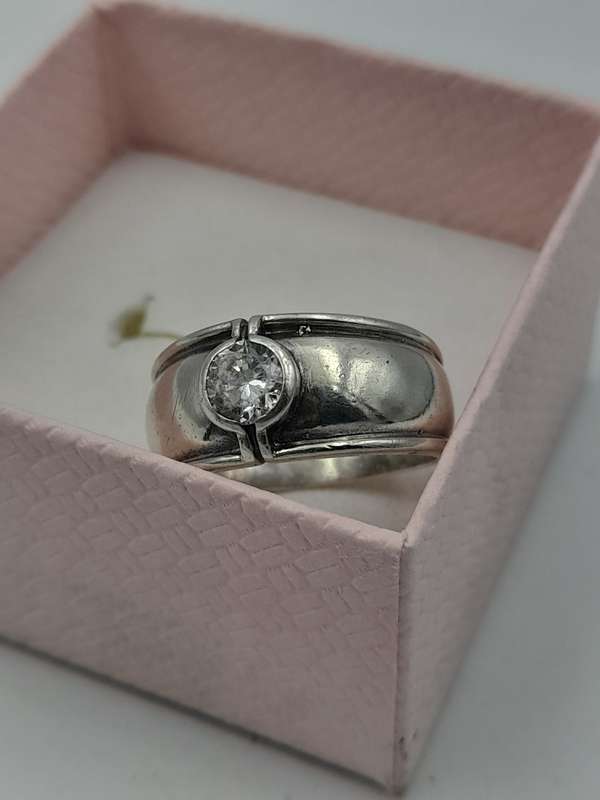 Sterling silver ladies ring Size: O.5