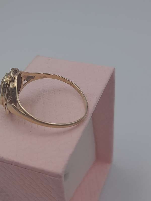 Antique gold citrine ladies ring and yellow stone Size: U