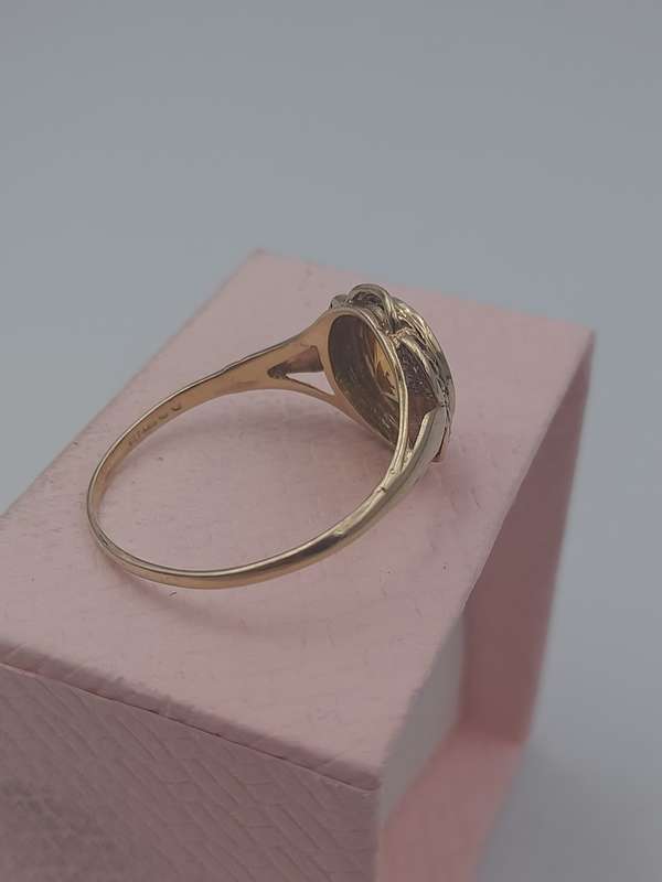 Antique gold citrine ladies ring and yellow stone Size: U