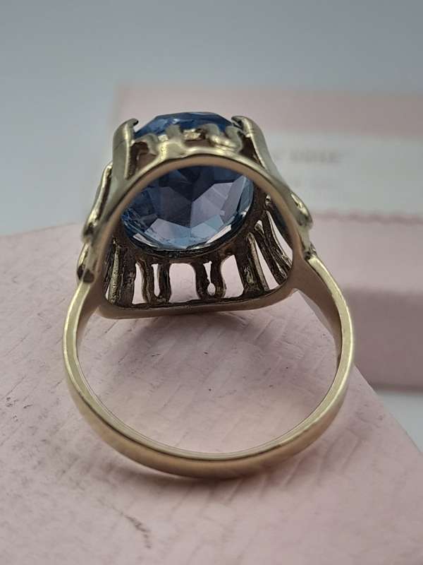 Antique 9ct gold ladies ring with blue Topaz?? Size: N