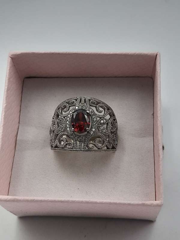 Sterling silver ladies ring Size: N