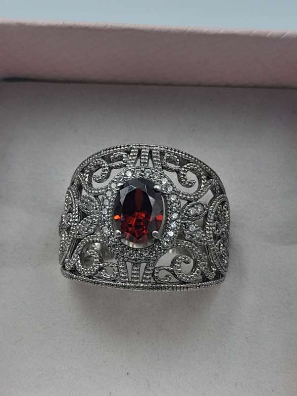 Sterling silver ladies ring Size: N