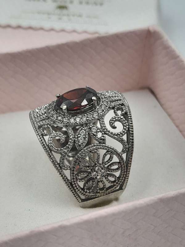 Sterling silver ladies ring Size: N