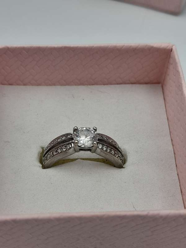 Sterling silver ladies ring Size: N