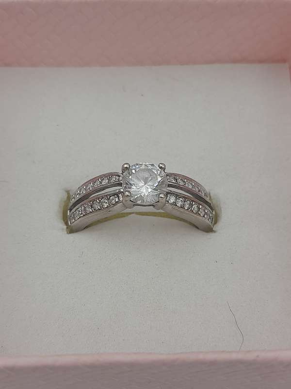 Sterling silver ladies ring Size: N