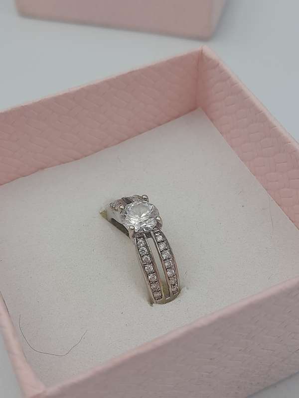 Sterling silver ladies ring Size: N