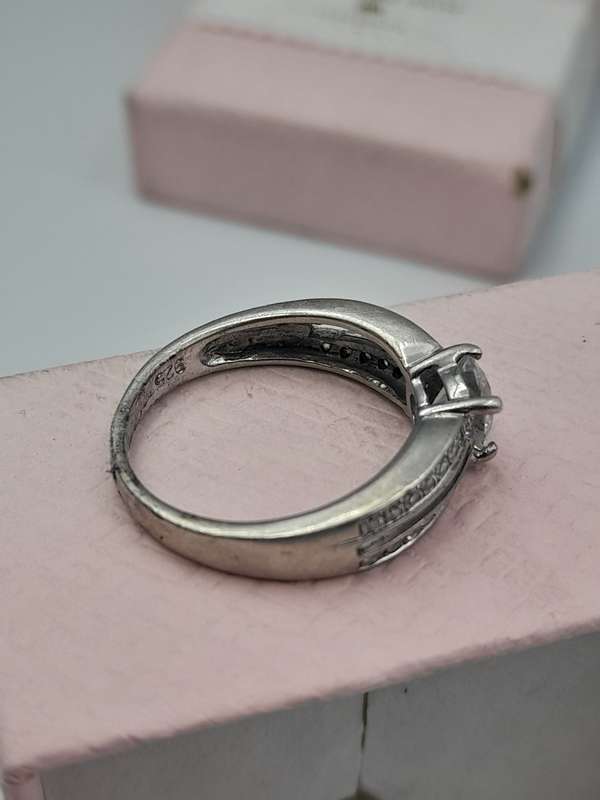 Sterling silver ladies ring Size: N
