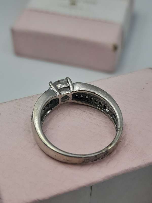 Sterling silver ladies ring Size: N
