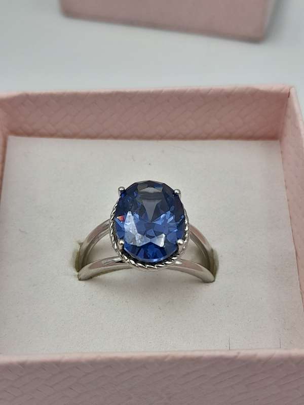Sterling silver ladies ring Size: Q.5