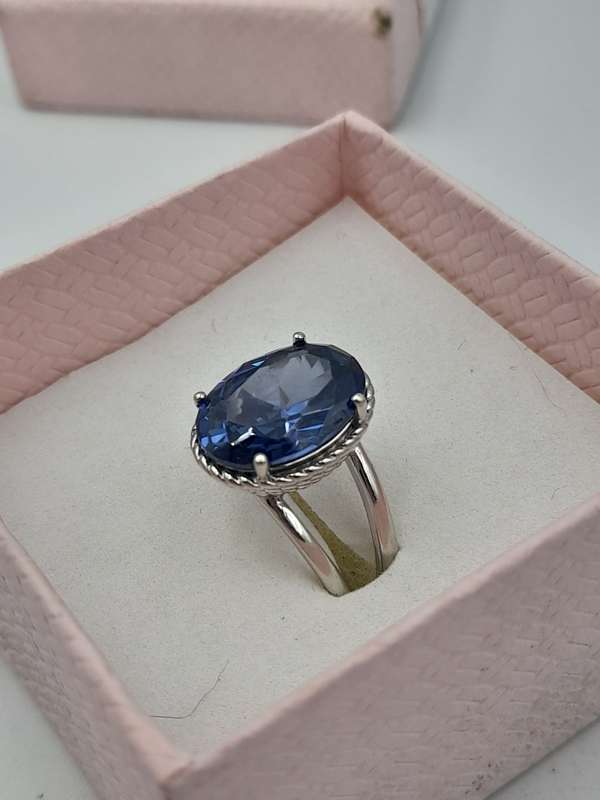 Sterling silver ladies ring Size: Q.5
