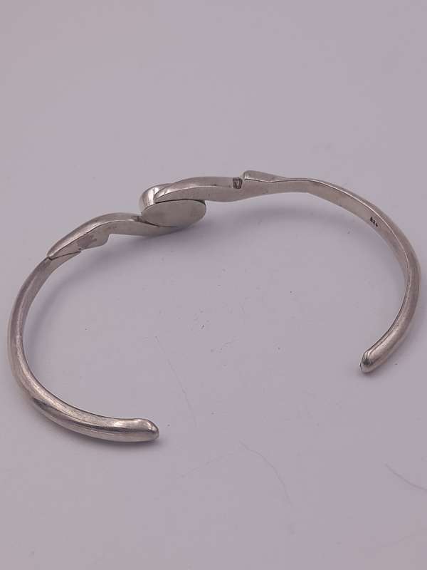 Sterling silver bangle with sugarlite stone