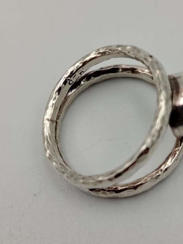 Sterling silver ladies ring Size: M.5