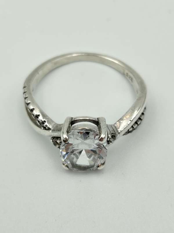 Sterling silver ladies ring Size: P