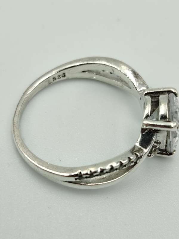 Sterling silver ladies ring Size: P