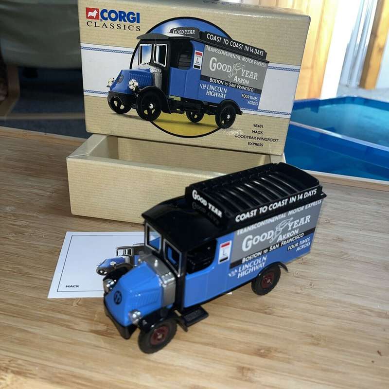 Corgi Americana 98481 Mack Goodyear Wingfoot Express + Ltd Ed Cert + box