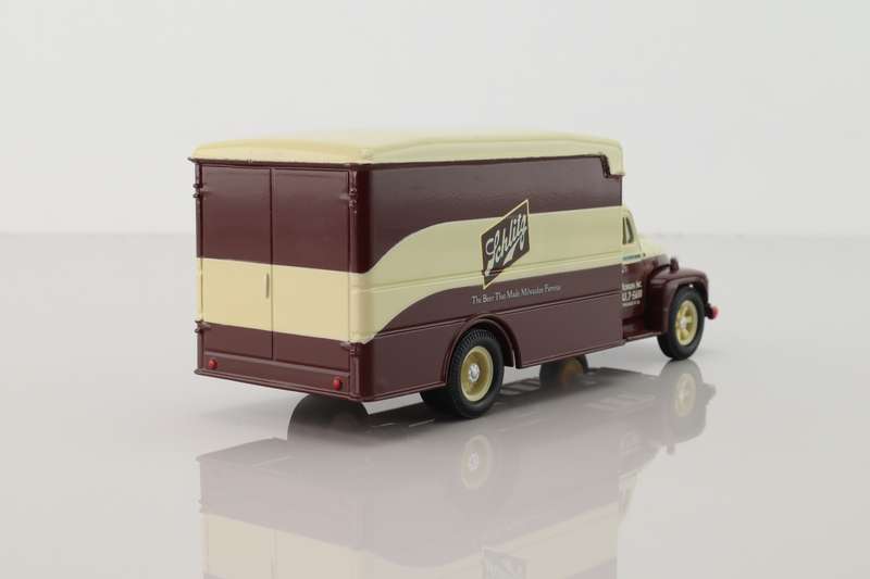 Schlitz Beer Diamond T620, Box Van, (US Road Transport)