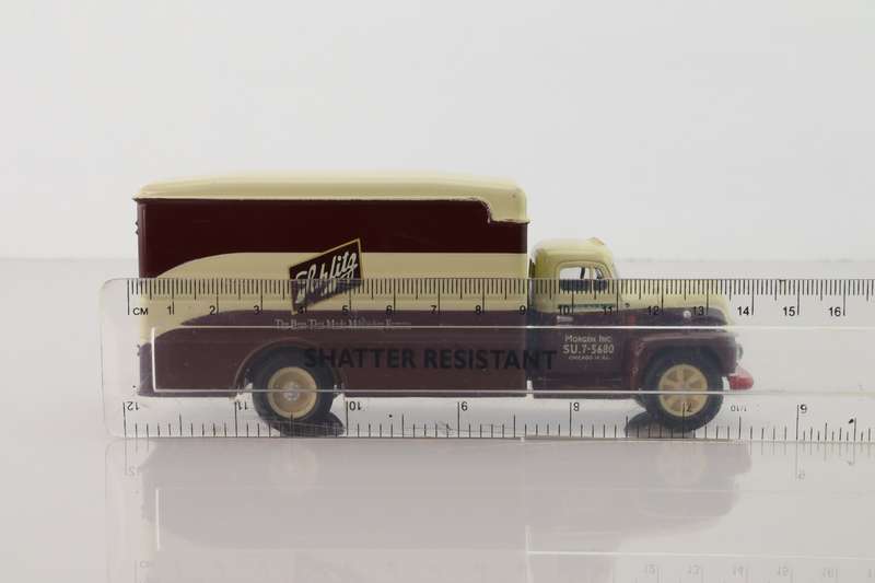 Schlitz Beer Diamond T620, Box Van, (US Road Transport)