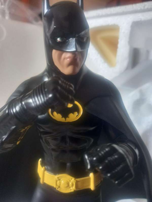 Batman 30cm Michael Keaton Statue