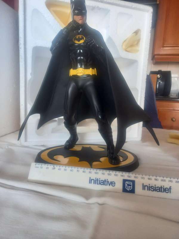 Batman 30cm Michael Keaton Statue