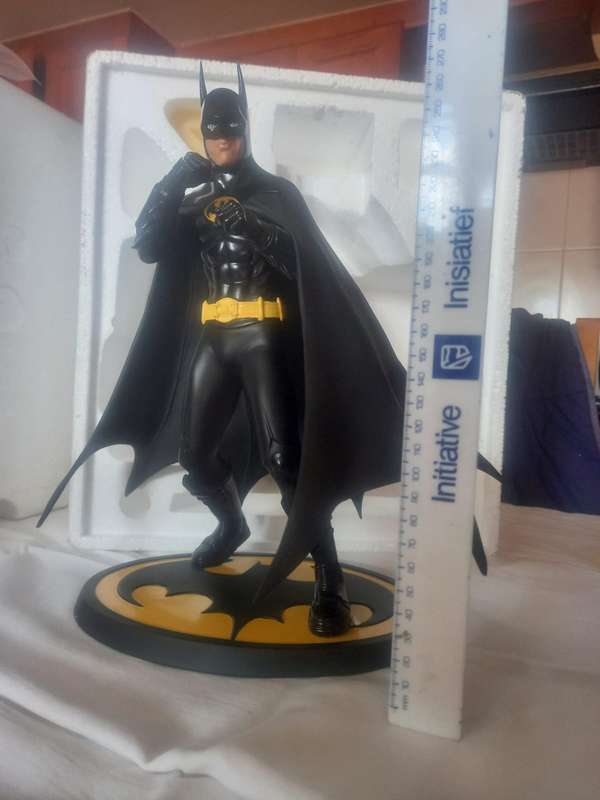 Batman 30cm Michael Keaton Statue