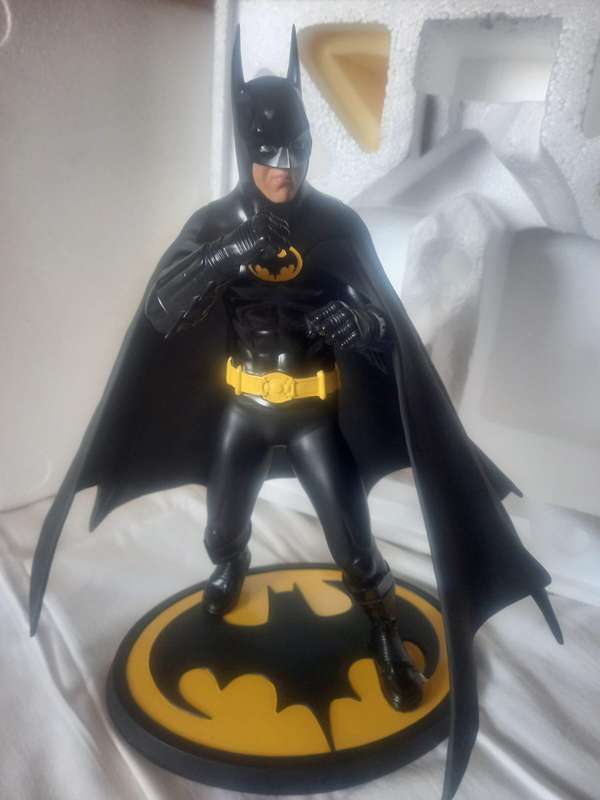 Batman 30cm Michael Keaton Statue