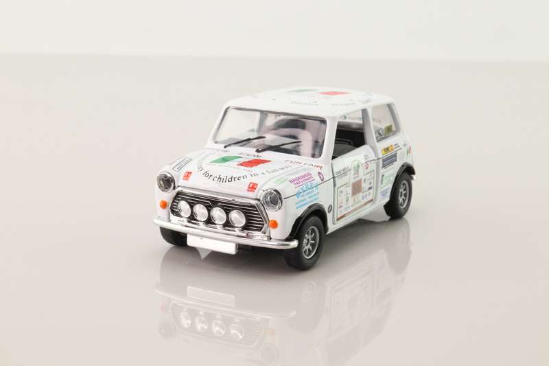 Mini Mania Italian Job Rally 2005 with Working Lights