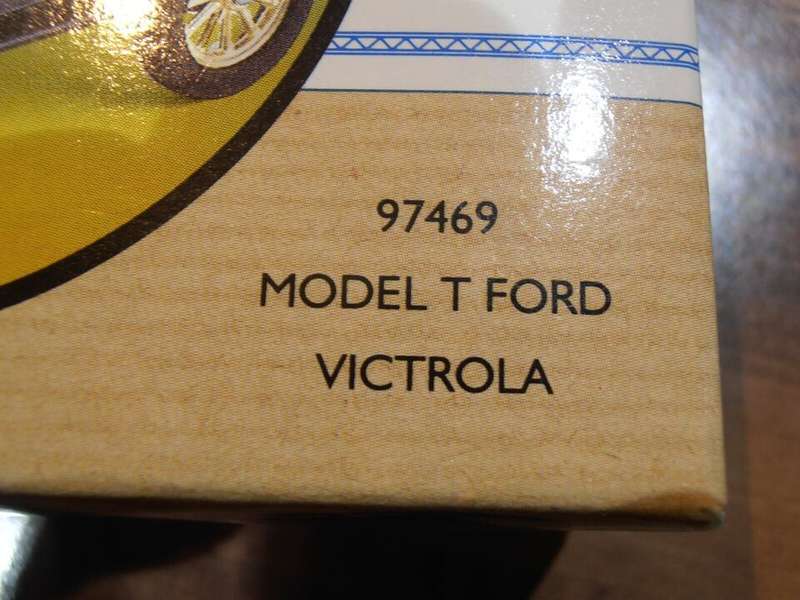 1915 Ford Model T Van, Victrola Phonograph Limited Edition