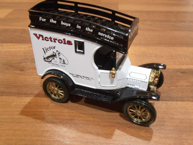 1915 Ford Model T Van, Victrola Phonograph Limited Edition