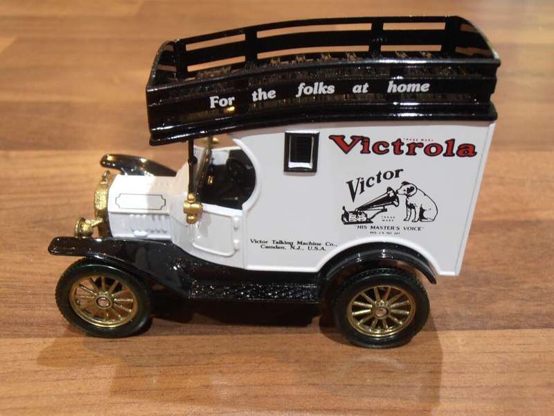 1915 Ford Model T Van, Victrola Phonograph Limited Edition