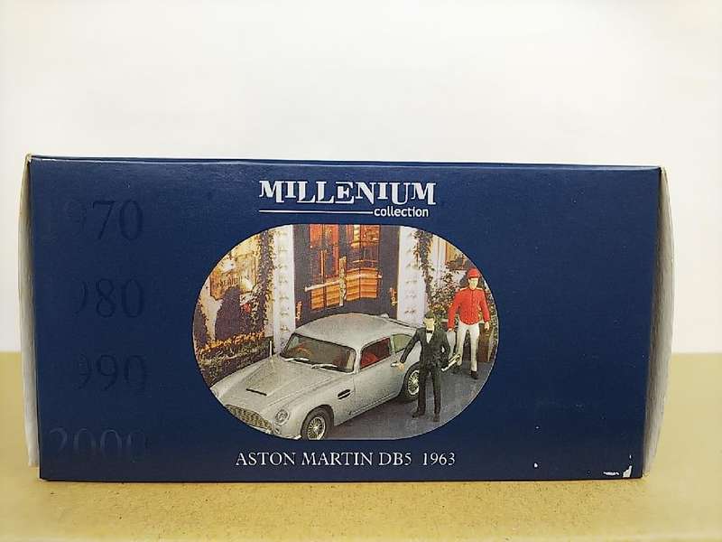 Aston Martin DB5 1963 & figurines Millennium Collection