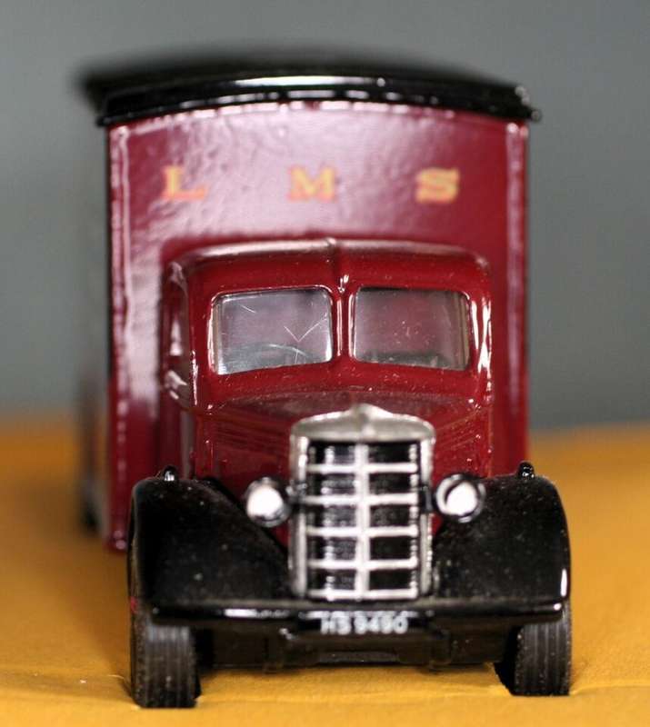BEDFORD O SERIES VAN LMS EXPRESS PARCELS BOXED