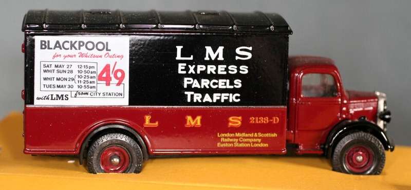 BEDFORD O SERIES VAN LMS EXPRESS PARCELS BOXED