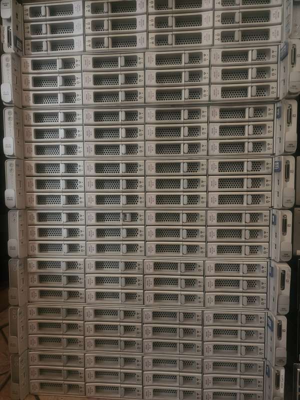 Cisco UCS C240 M5 Intel Xeon 4210 CPU 2.20GHz 12 x 3.5" 6TB SAS Bay 2x2.5Inc  1.6TB 24-192GB DIMM