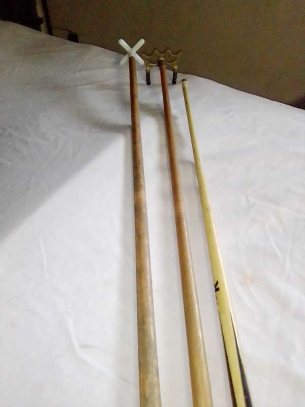 MAKE an OFFER on Pool/Snooker Solid wood CUE With SOLID BRASS SPIDER/BRIDGE Rest and a X Rest extra,