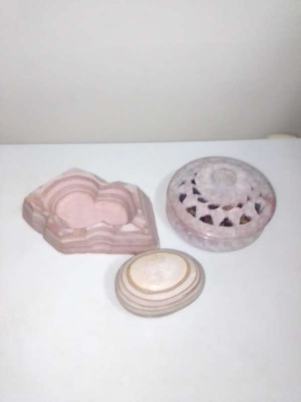 Stone pot purie plus egg and ashtray