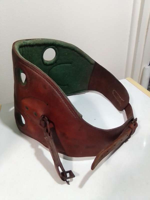 Big Game Fishing HARNESS or FIGHTING BELT. Usage: Leather kidney belt with side anchors.